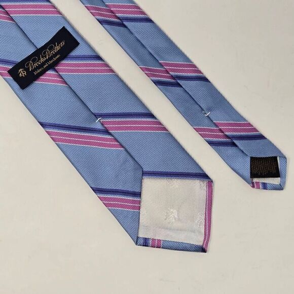 BROOKS BROTHERS MAKERS SILK TIE BLUE PINK HERRINGBONE STRIPE 3.25" X 58" - Picture 2 of 2